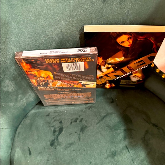 Wanted 2-Disc Special Edition DVD with Bonus Features - Picture 5 of 6